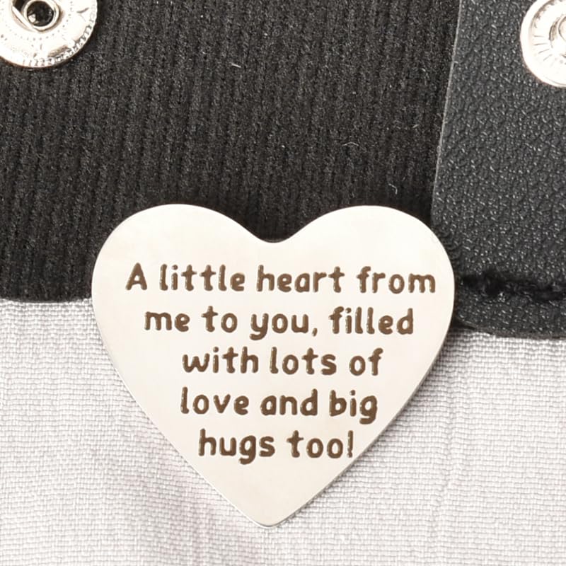 Pocket Hug Token Coin Gifts for Women Men Mom Dad Parents Birthday Christmas Gifts from Son Daughter Grandma Friends Bestie Moving Away Gift for Sister Husband Boyfriend Heart Pocket Keychain - color: A Little Heart from Me to You