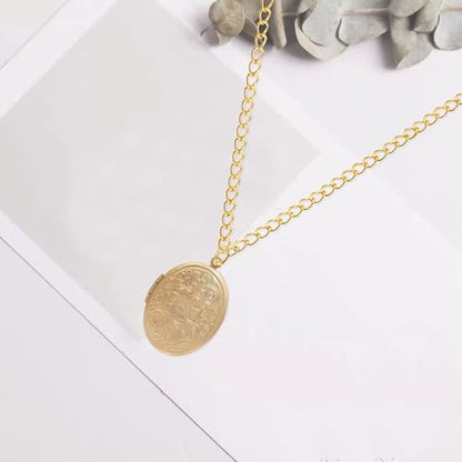 Vintage Engraved Flower Empaistic Photo Locket Hold Picture Oval Round Pendant Necklace Antique Carved Pattern Souvenir Memorial Clavicle Jewelry for Women