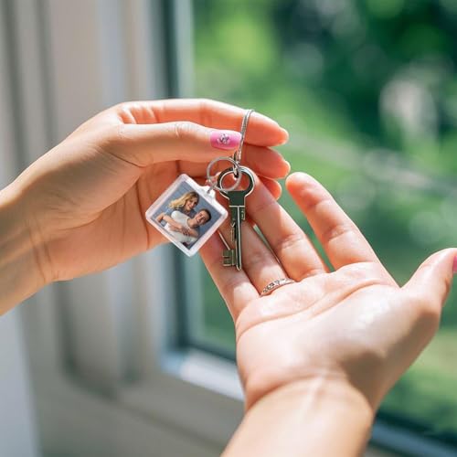 40Pcs Clear Photo Frame Keychain 4x4CM Blank Picture Insert Keyring Acrylic Picture Frame Keychain Double-sided Clear Photo Frame Key Holders for Insert 3.3 * 3.3 Pictures