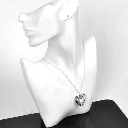 YALLNASL Heart Locket Necklace that Holds Pictures Silver Heart Shaped Locket Necklaces for Women Adults Photo Locket Necklace Lockets for Women Best Friends Gifts