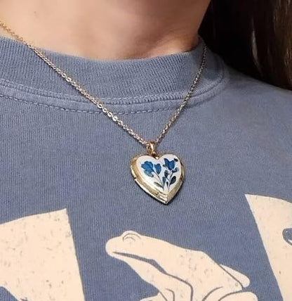 Handmade Dried Pressed Flower Heart Shaped Photo Locket Pendant Necklace - color: Gold, style: Customized pattern with photo