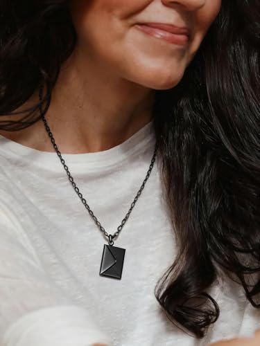 FindChic Locket Necklace for Women Custom Photo Memorial Gifts Multi-Shaped - color: Black-Envelope