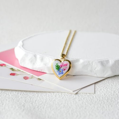 Heart Locket Necklace That Holds Pictures Pressed Flower Photo Locket Pendant Necklace for Girl Women Gift for Her - style: forget me not-gold