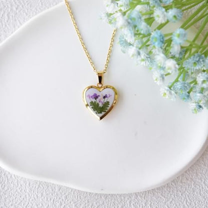 Heart Locket Necklace That Holds Pictures Pressed Flower Photo Locket Pendant Necklace for Girl Women Gift for Her - style: purple baby‘s breath