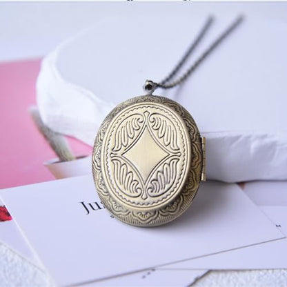 Vintage Photo Locket Necklace Handmade Pressed Flower Locket Necklace for Women - style: Blue Hydrangea(1.53"x 1.85")