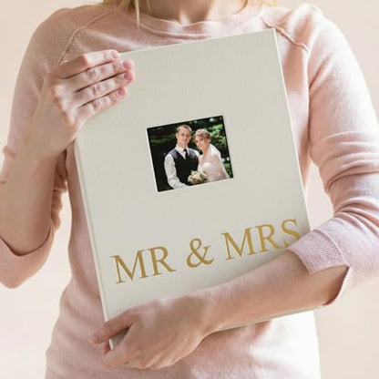 Harloon Mr and Mrs Wedding Photo Album for 4 x 6 Inch Pictures 400 Pockets Wedding Photo Album Book with Front Window Linen Cover for Family Weddings Memory Pictures Anniversary Honeymoon Keepsake - style: Mr and Mrs