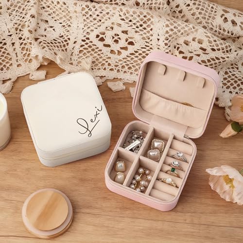 Ajiangwu Bridesmaid Gifts,Custom Travel Jewelry Case for Women,Personalized Small Jewelry Box Mini Teen Girl Gifts Trendy Stuff Jewelry Organizer for Rings, Necklaces, Bracelets - color: Design 3