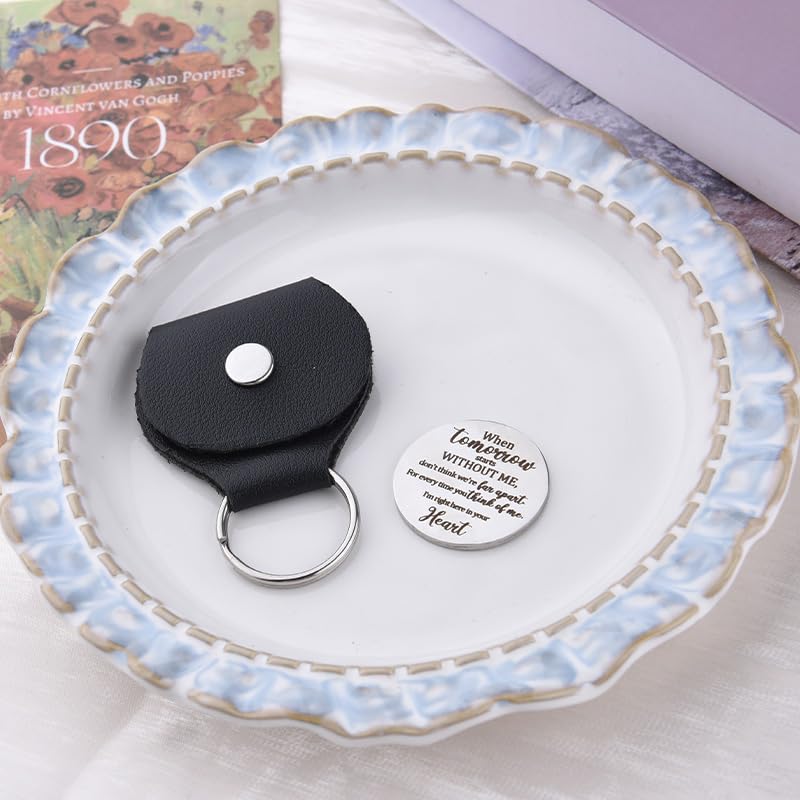 Xiyantiji Memorial Gifts for Loss of Dog Cat Leather Pocket Hug Keychain Remembrance Bereavement Gifts for Pet Owner Friends - color: Black