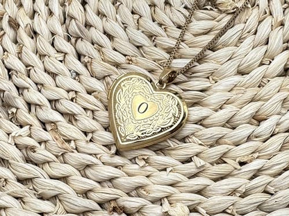 GOKING Love Heart Memory Locket Necklace Holds Pictures for Women - color: Letter O