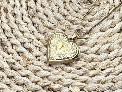 GOKING Love Heart Memory Locket Necklace Holds Pictures for Women - color: Letter I