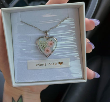 Handmade Heart Shaped Dried Pressed Forget Me Not Flower Photo Locket Pendant Necklace - color: Silver, style: YELLOW+DG