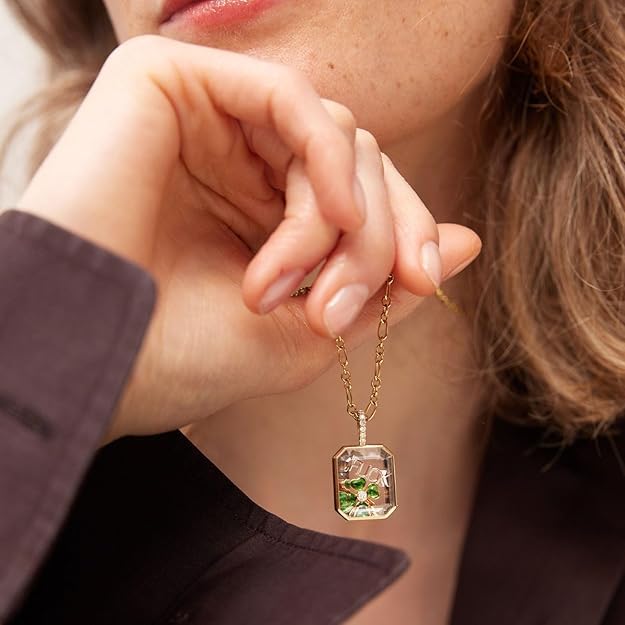 Women Locket Necklace Titanium steel Round 18K Gold Photo Lockets that Hold Picture Living Floating Memory Glass Locket Necklace for Family, Friends, Lovers - color: Gold heart