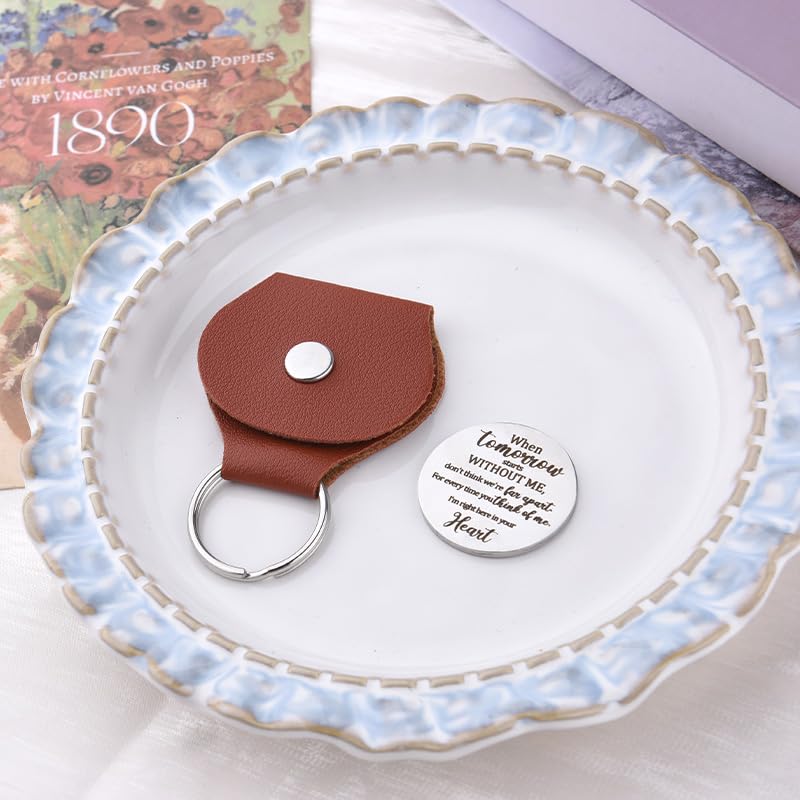 Xiyantiji Memorial Gifts for Loss of Dog Cat Leather Pocket Hug Keychain Remembrance Bereavement Gifts for Pet Owner Friends - color: Brown