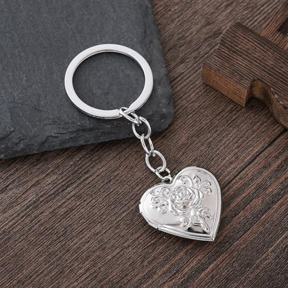2PCS Elegant Heart Locket Keychain with Decorative Chain Stainless steel, Heart Pattern Design, Photo Frame Pendant - color: Heart-8